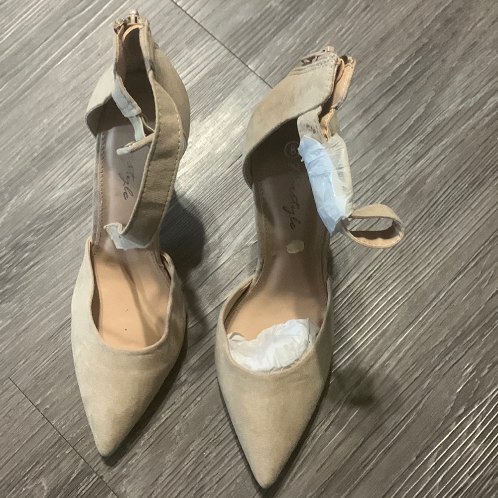 Pointy toe heels